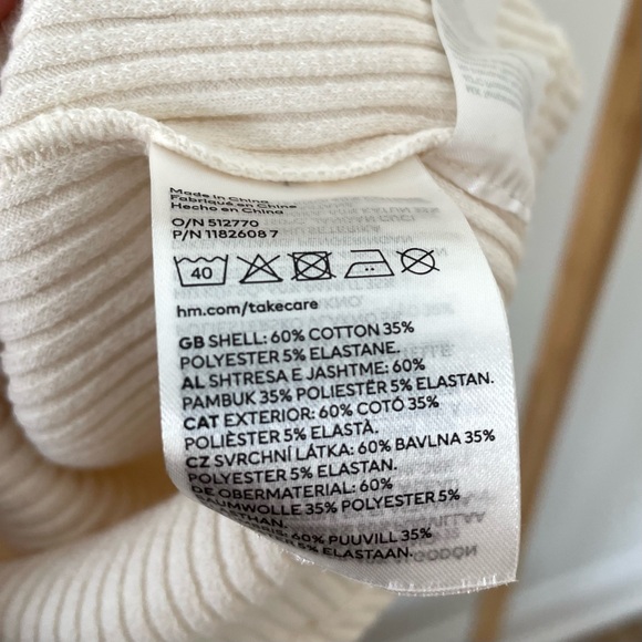 ✨SOLD✨ H&M Embroidered Ribbed Knit Tank Top in Cream - Small - Picture 5 of 7